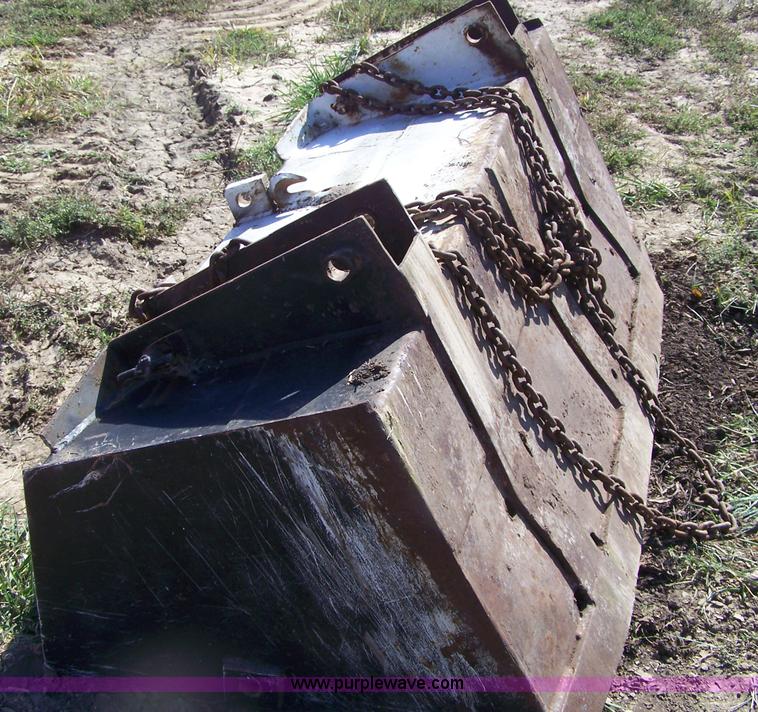 image for item 7403 1972 Ford 8000 tractor with loader