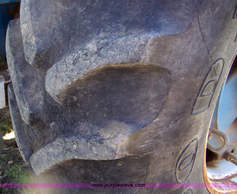 image for item 7403 1972 Ford 8000 tractor with loader