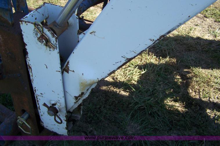 image for item 7403 1972 Ford 8000 tractor with loader