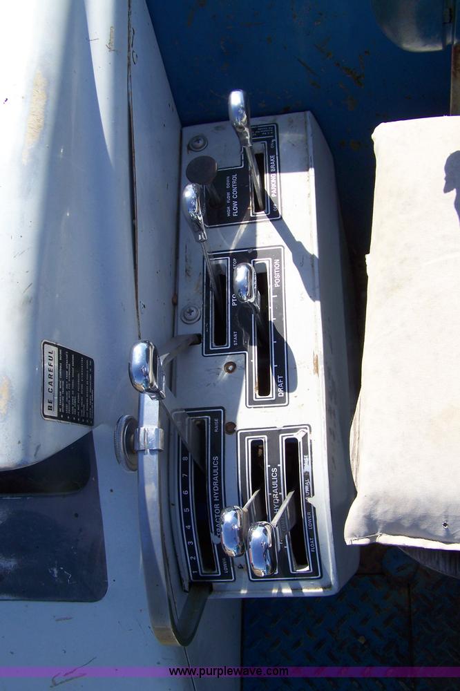 image for item 7403 1972 Ford 8000 tractor with loader