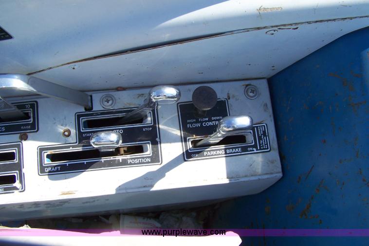 image for item 7403 1972 Ford 8000 tractor with loader