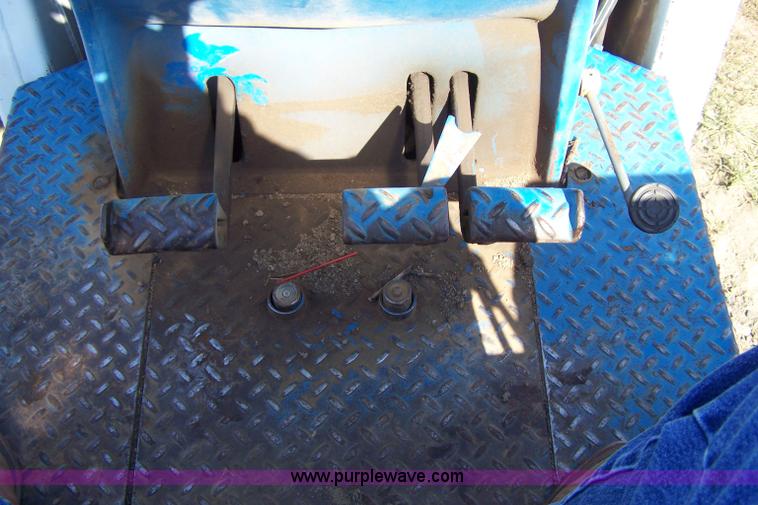 image for item 7403 1972 Ford 8000 tractor with loader