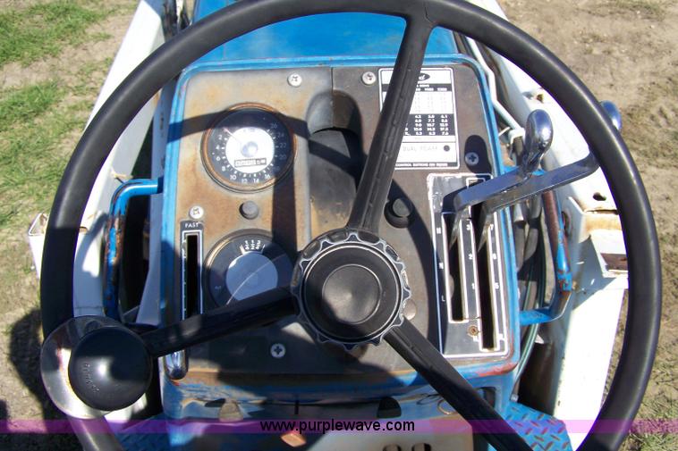 image for item 7403 1972 Ford 8000 tractor with loader