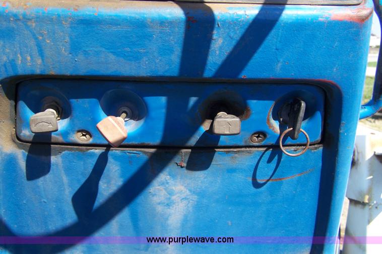 image for item 7403 1972 Ford 8000 tractor with loader