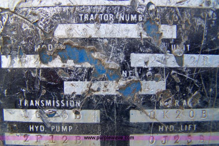 image for item 7403 1972 Ford 8000 tractor with loader