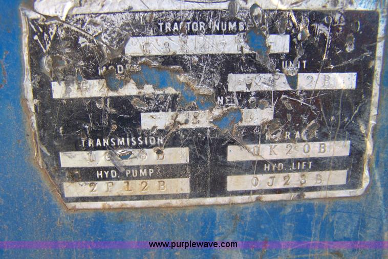 image for item 7403 1972 Ford 8000 tractor with loader