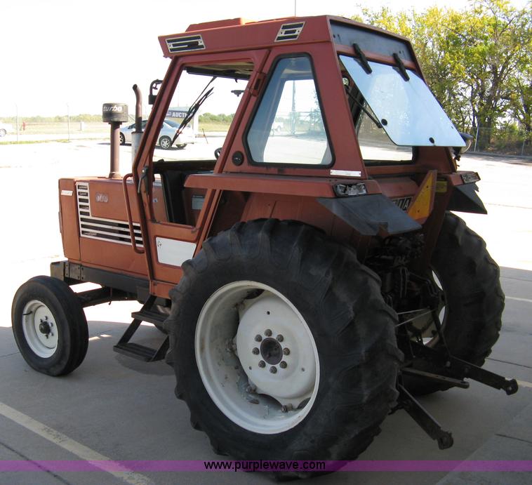 image for item 8042 Fiat Hesston 580 tractor with cab