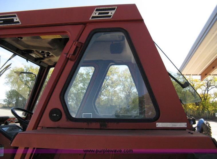 image for item 8042 Fiat Hesston 580 tractor with cab
