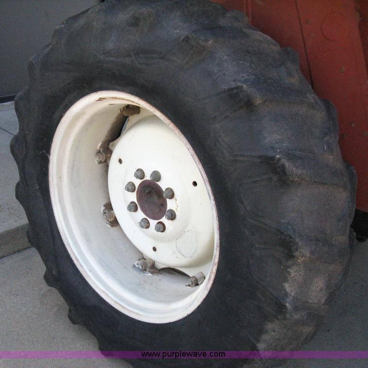 image for item 8042 Fiat Hesston 580 tractor with cab