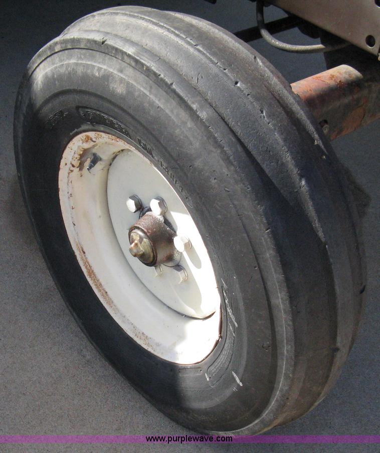 image for item 8042 Fiat Hesston 580 tractor with cab