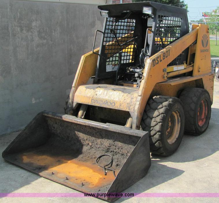 image for item 1006 1997 Daewoo DSL801-U skid steer