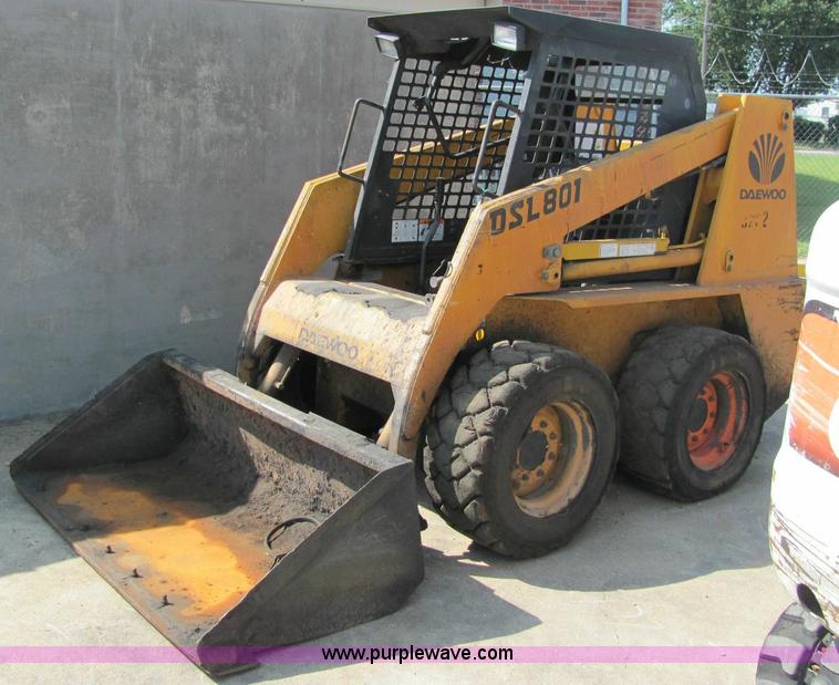 image for item 1006 1997 Daewoo DSL801-U skid steer