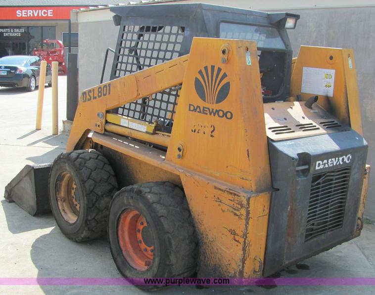 image for item 1006 1997 Daewoo DSL801-U skid steer