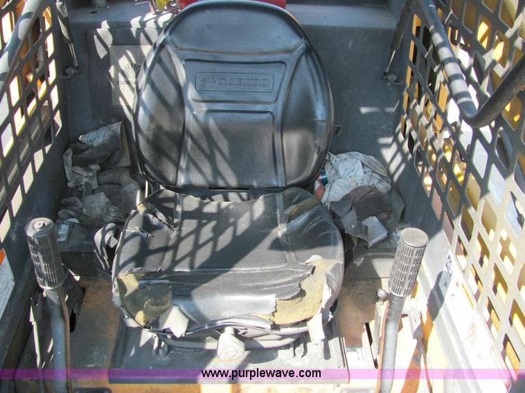 image for item 1006 1997 Daewoo DSL801-U skid steer