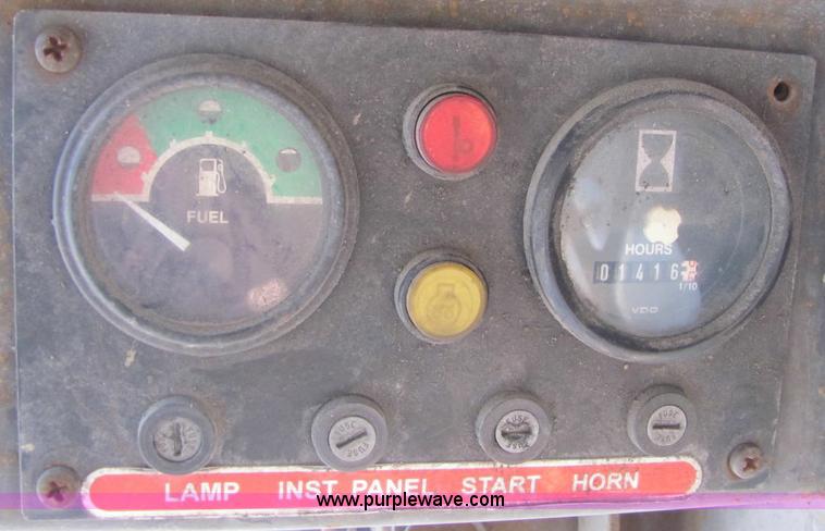 image for item 1006 1997 Daewoo DSL801-U skid steer