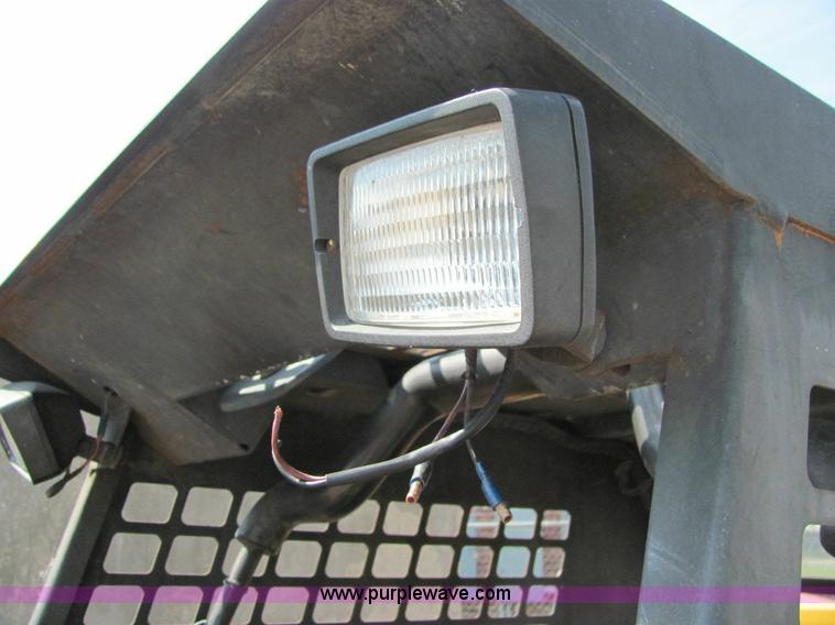 image for item 1006 1997 Daewoo DSL801-U skid steer