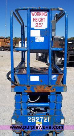 image for item 1305 2000 Up Right MX 19 electric scissor lift