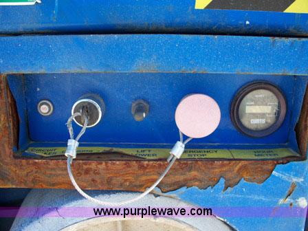 image for item 1305 2000 Up Right MX 19 electric scissor lift