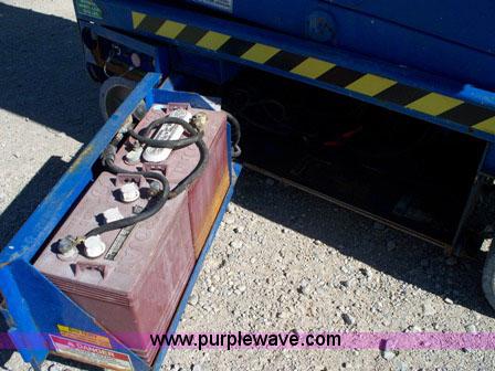 image for item 1305 2000 Up Right MX 19 electric scissor lift