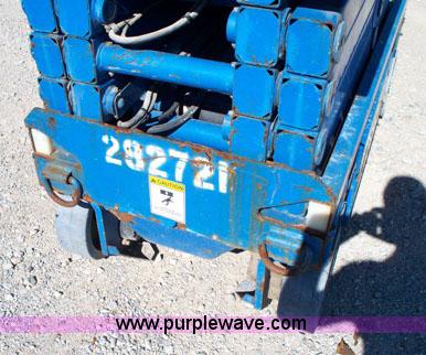 image for item 1305 2000 Up Right MX 19 electric scissor lift