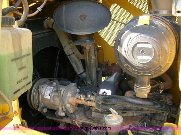 image for item 1610 2006 New Holland D85LT dozer