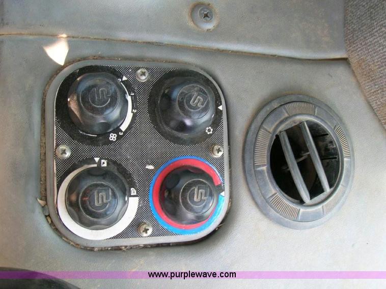 image for item 1610 2006 New Holland D85LT dozer