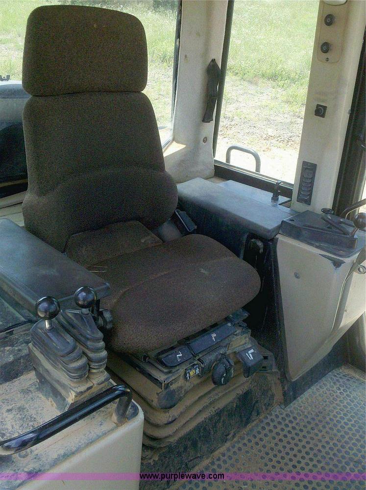 image for item 1701 1999 Caterpillar 953C track loader