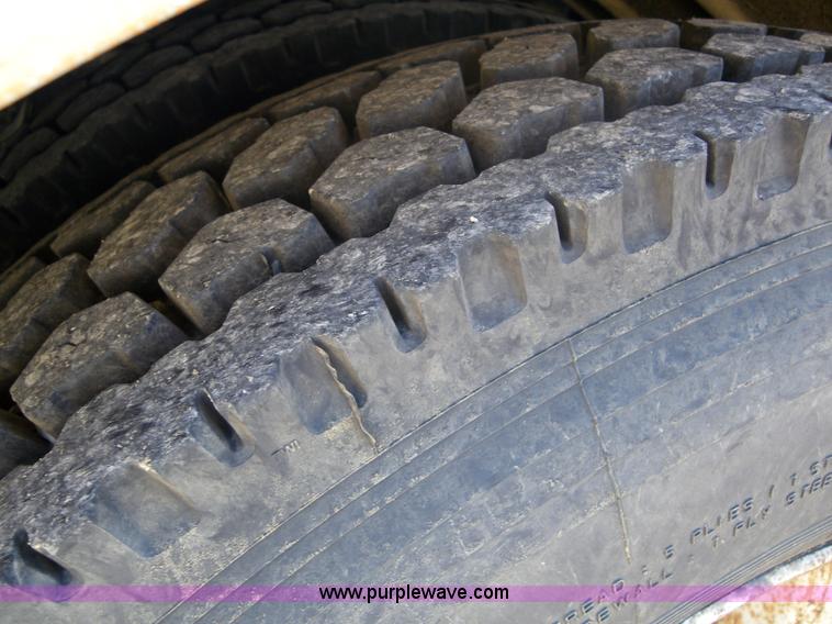 image for item 1951 1998 International Series 2554 Vactor truck