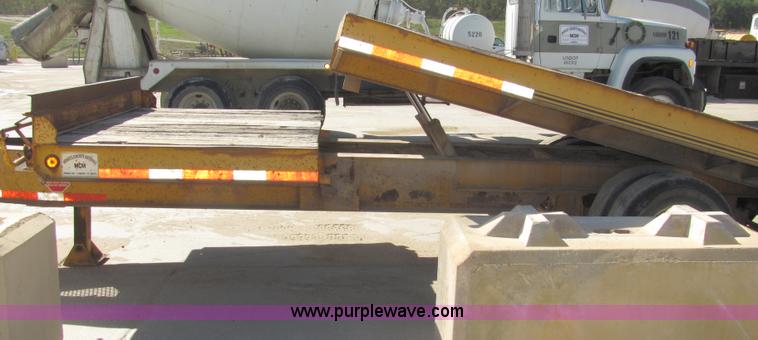 image for item 2102 1999 Trailboss 25' tiltbed trailer