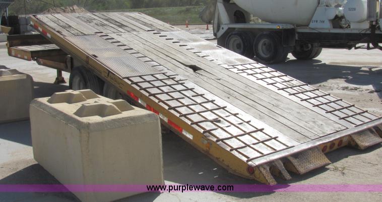 image for item 2102 1999 Trailboss 25' tiltbed trailer