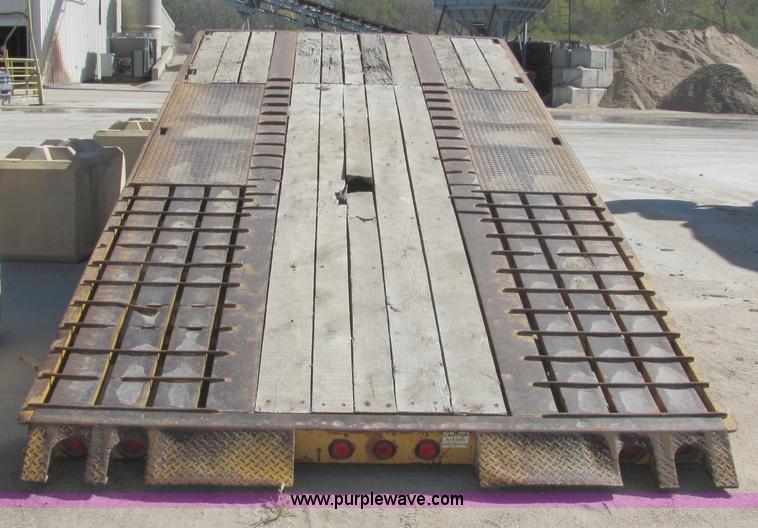 image for item 2102 1999 Trailboss 25' tiltbed trailer