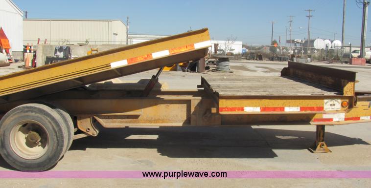image for item 2102 1999 Trailboss 25' tiltbed trailer