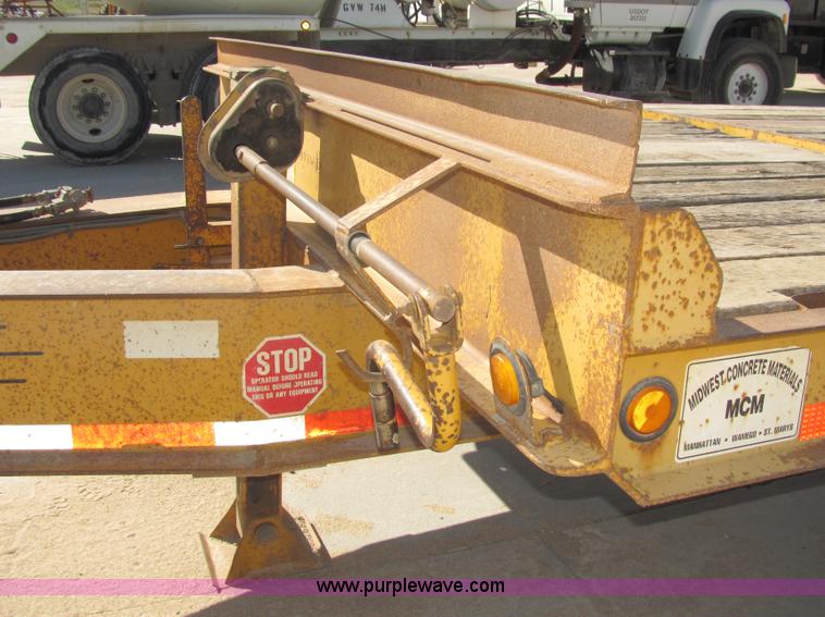 image for item 2102 1999 Trailboss 25' tiltbed trailer