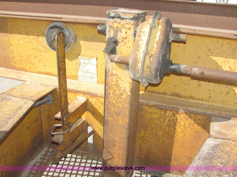 image for item 2102 1999 Trailboss 25' tiltbed trailer