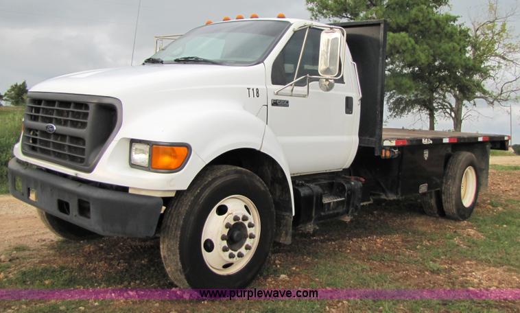 image for item 3135 2001 Ford F650 Super Duty 18' flatbed truck
