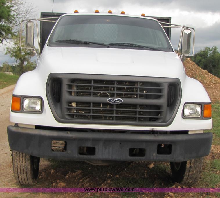 image for item 3135 2001 Ford F650 Super Duty 18' flatbed truck