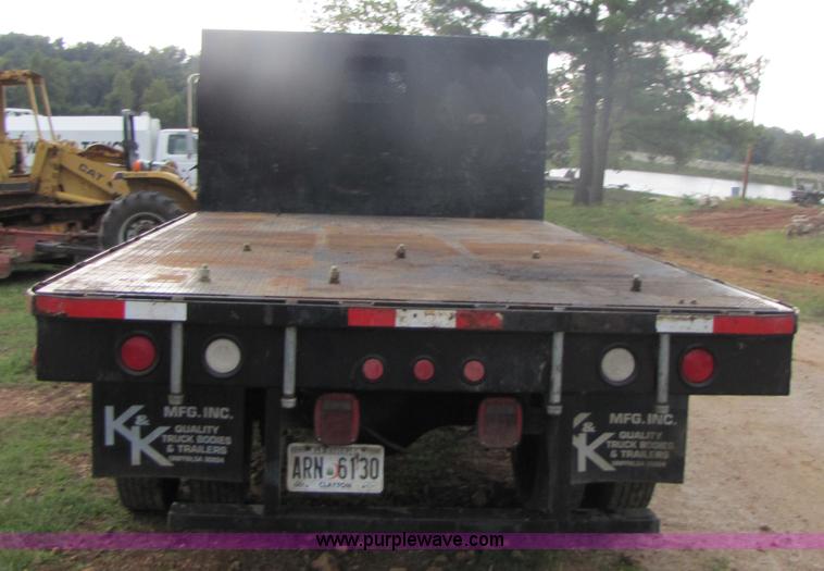 image for item 3135 2001 Ford F650 Super Duty 18' flatbed truck