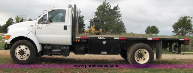 image for item 3135 2001 Ford F650 Super Duty 18' flatbed truck