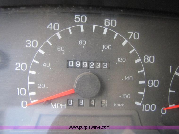 image for item 3135 2001 Ford F650 Super Duty 18' flatbed truck