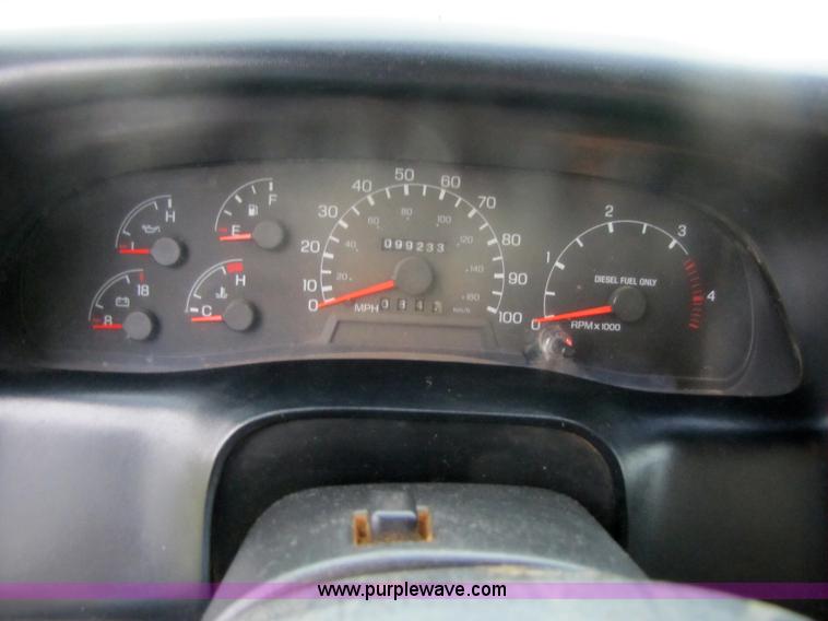 image for item 3135 2001 Ford F650 Super Duty 18' flatbed truck