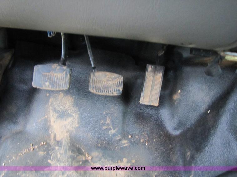 image for item 3135 2001 Ford F650 Super Duty 18' flatbed truck