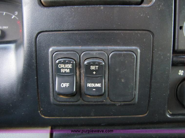 image for item 3135 2001 Ford F650 Super Duty 18' flatbed truck