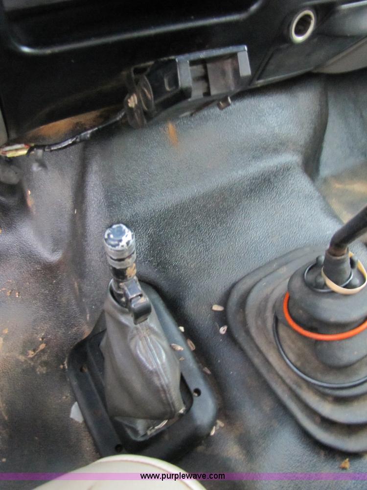 image for item 3135 2001 Ford F650 Super Duty 18' flatbed truck