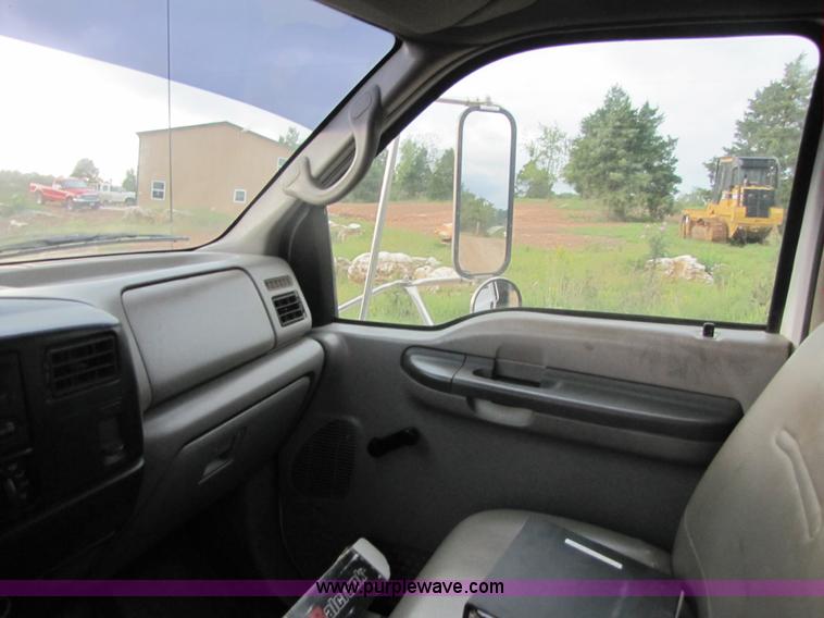 image for item 3135 2001 Ford F650 Super Duty 18' flatbed truck