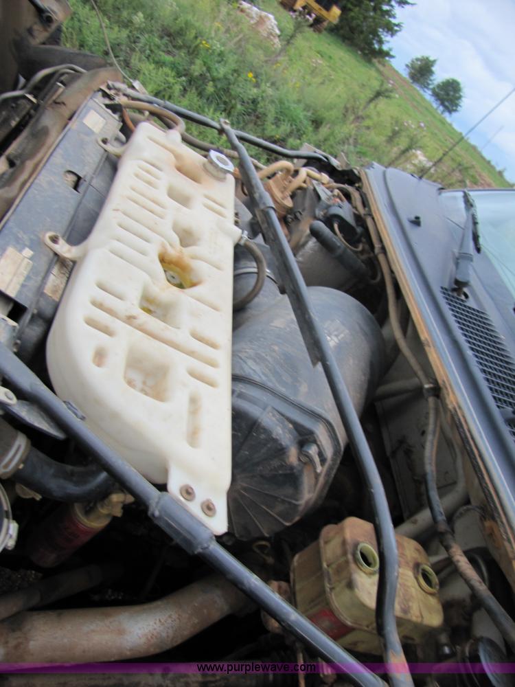 image for item 3135 2001 Ford F650 Super Duty 18' flatbed truck