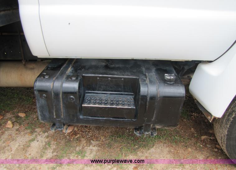 image for item 3135 2001 Ford F650 Super Duty 18' flatbed truck