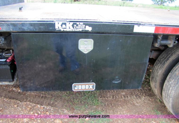 image for item 3135 2001 Ford F650 Super Duty 18' flatbed truck