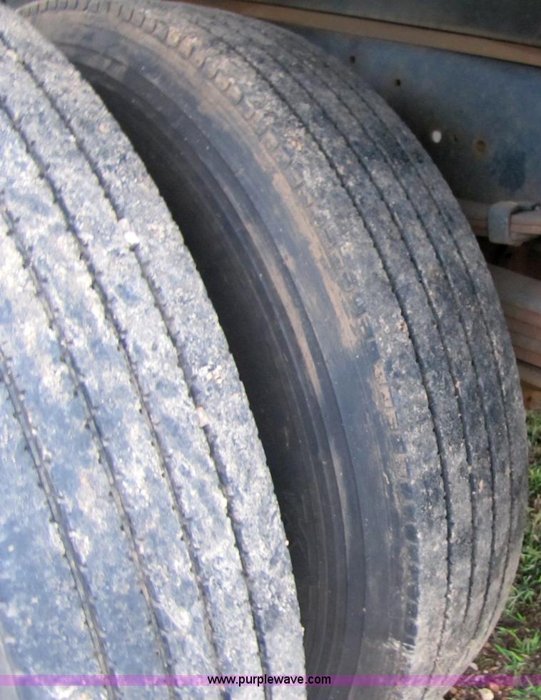 image for item 3135 2001 Ford F650 Super Duty 18' flatbed truck