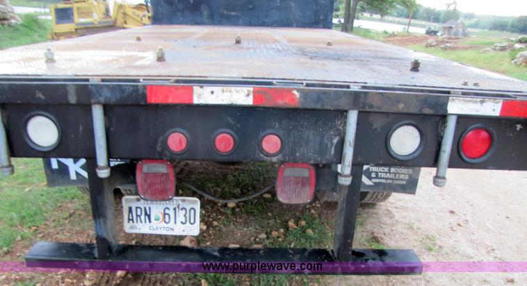 image for item 3135 2001 Ford F650 Super Duty 18' flatbed truck