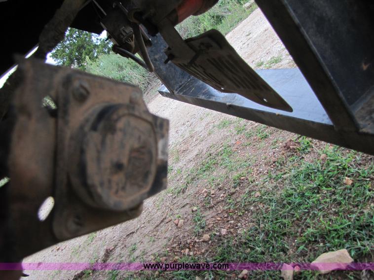 image for item 3135 2001 Ford F650 Super Duty 18' flatbed truck